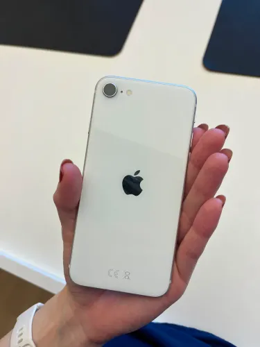 IPHONE SE 2022/2023 64 GB semi novo Apenas 1 ano de uso R$ 850