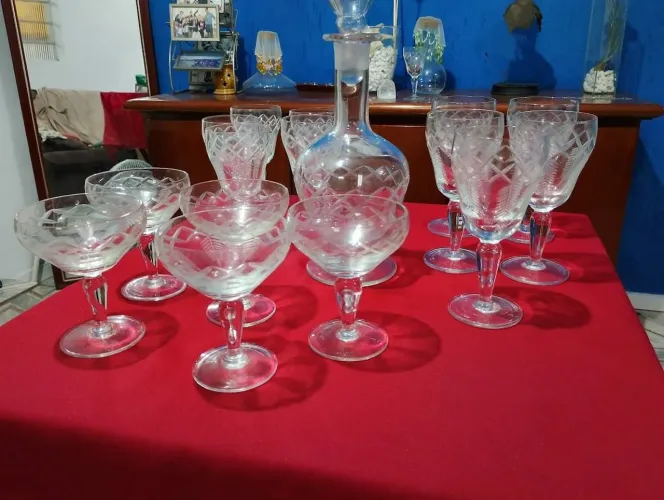 Jogo de copos e jarras de cristais 17 peças   conforme as fotos 