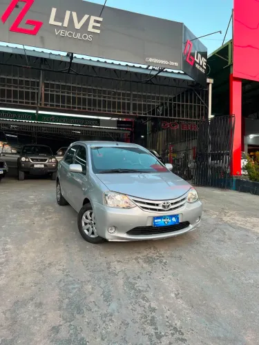 Toyota Etios XS 1.3 Flex 16V 5P Mec. 2013