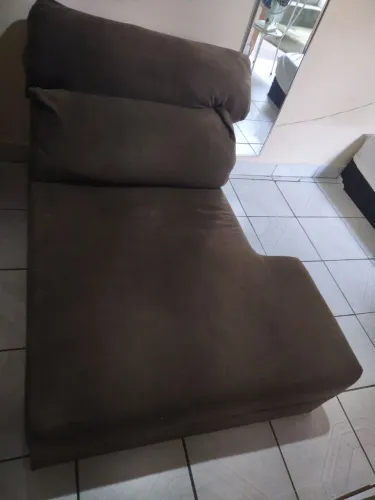 Vende-se um sofá poltrona semi nova só pra desocupar espaço preço de desapego de graça
