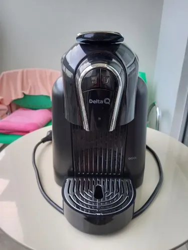 LOTE: CAFETEIRA ELETRICA DELTA E ASPIRADOR DE PÓ BLACK DECKER AP4000