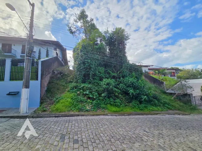 Terreno de 813 m², em condomínio, à venda no Centro de Blumenau.