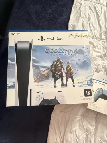 playstation®5 + god of war ragnarök (código de série cfi- 1214a)