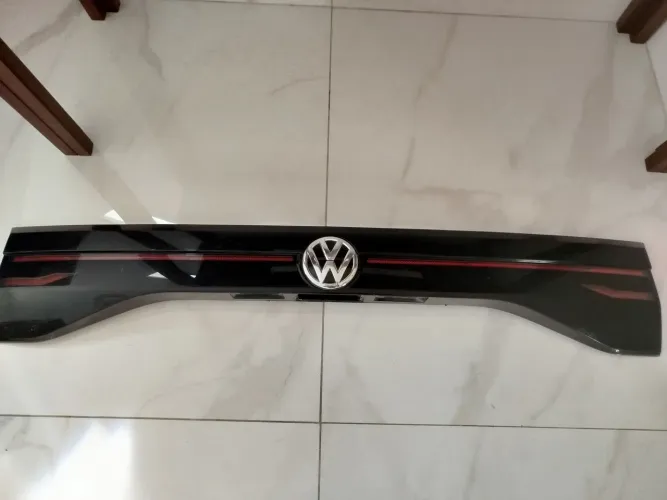aplique de lanterna traseira original da VW T-Cross. Estou em Osasco