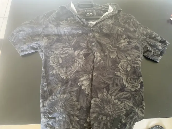 Vende-se camisas MCD e jaqueta Quiksilver