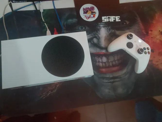 Monitor 28" 180hz + X Box Series S ( Cartão de crédito, Dinheiro ou Pix)