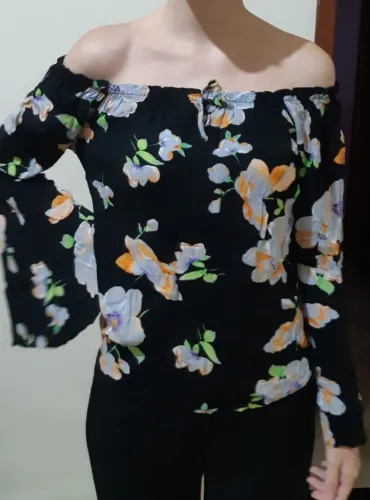 Blusa ciganinha com estampa floral