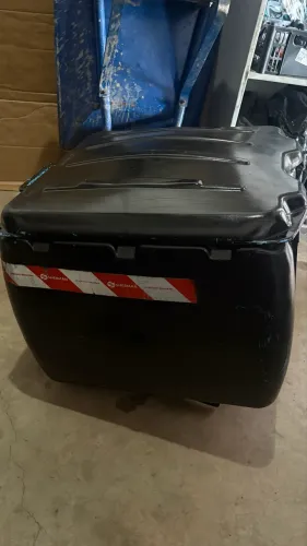 Baú de moto em bom estado para sair rápido