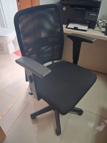 Cadeira escritório novinha 