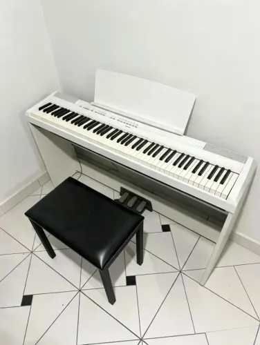 Piano Digital Yamaha P 125 Wh + Suporte 3 pedais + Banco