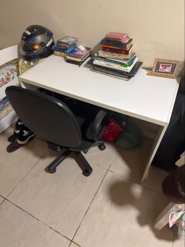 Mesa de computador + cadeira