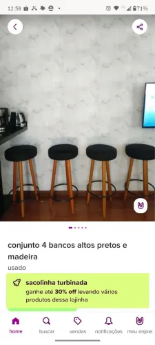 Quatro bancos acolchoados