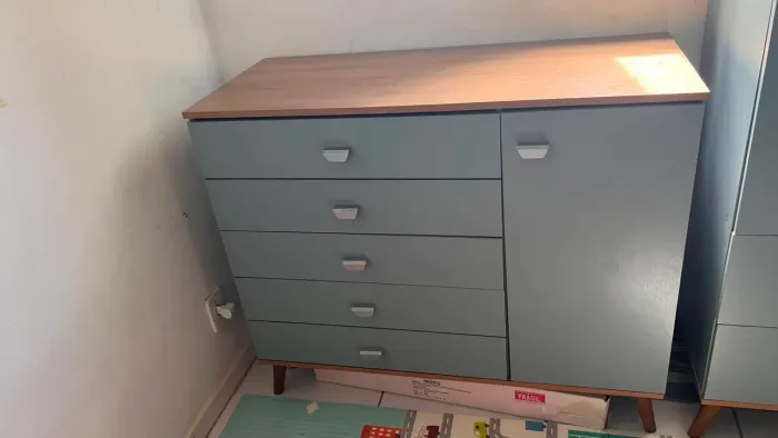 Vendo cômoda infantil novinha bem conservada