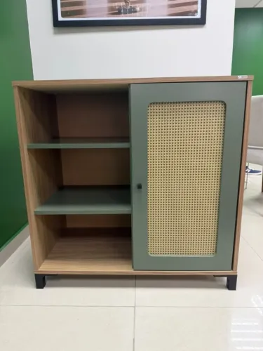 Armário com porta estilo palhinha
