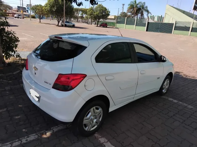 Chevrolet Onix Hatch LT 1.0 8V Flex Power Mec. 4P 2014