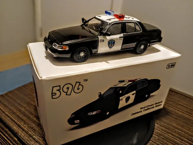 Miniatura 596 Models Ford Crown Victoria Oakland Police 1/64