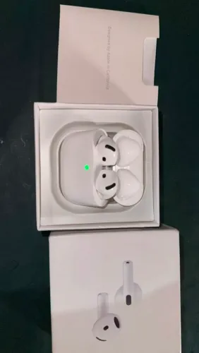 Airpods 4 com cancelamento de ruidos 