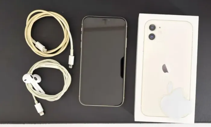 iPhone 11 64GB + Caixa, Cabo e Fone Originais