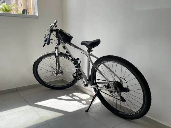 Bicicleta Lotus Branca