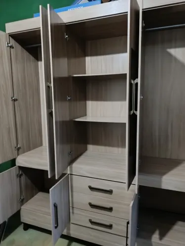 Guarda roupa 6 portas