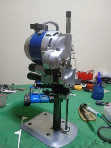 Máquina de cortar tecido