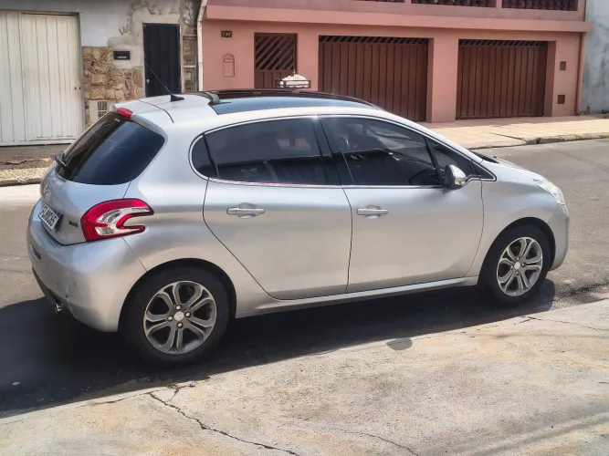 Peugeot 208 Griffe 1.6 Flex 16V 5P Mec. 2014