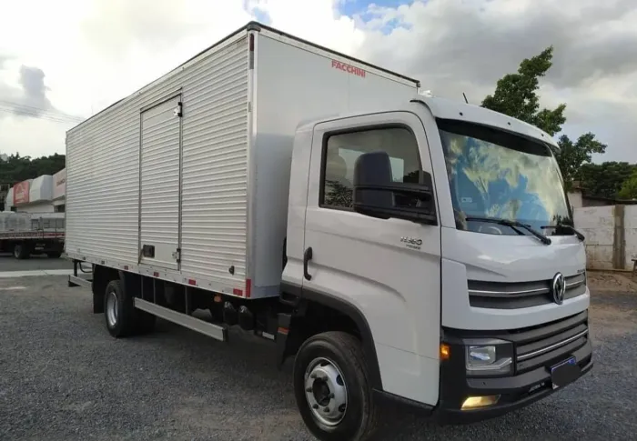 VW.11.180 BAÚ SECO ANO 2019.