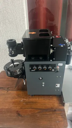 Vendo máquina de fazer salgado mais equipamento