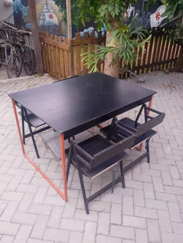Mesa industrial de madeira + 4 cadeiras