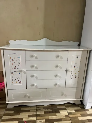 Vende-se cômoda