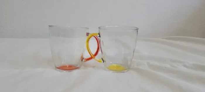 Conjunto de copo grande nas cores laranja e amarelo