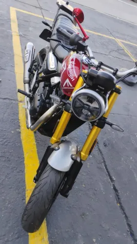 Moto 400x triumph