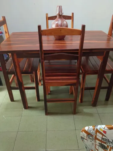 Mesa com cadeiras