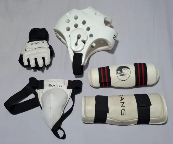 Vendo equipamentos usados de proteção de "TAEKWONDO"