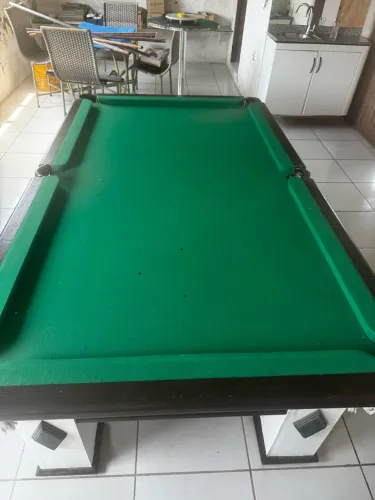 Mesa de Sinuca com Bolas, Tacos e Acessórios