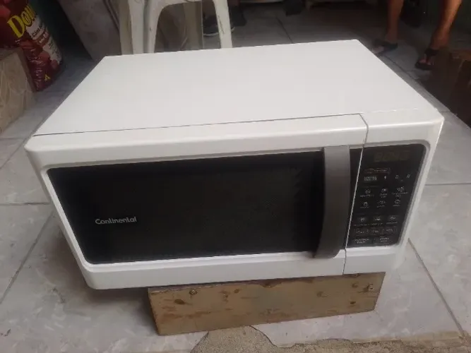 Micro-ondas Continental 34L - 220V (Semi-novo e Perfeito)