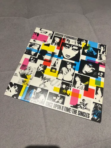 LP Vinil Siouxsie And The Banshees - Once Upon a Time / The Singles (1986) - Com Encarte