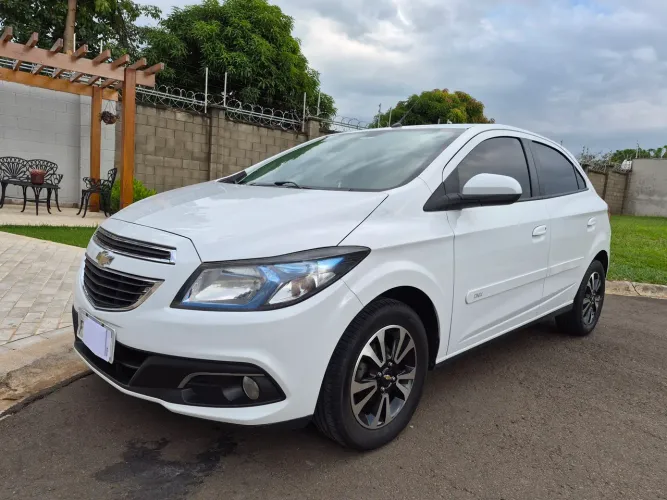 Chevrolet Onix Hatch LTZ 1.4 8V Flex Power Mec. 4P 2015