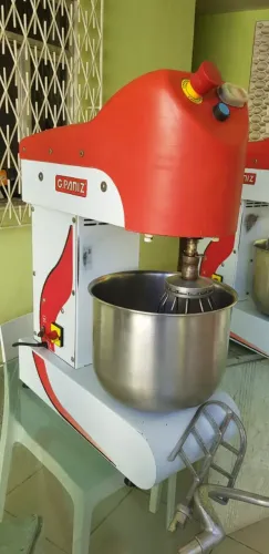 Batedeira industrial planetária 12lt Paniz