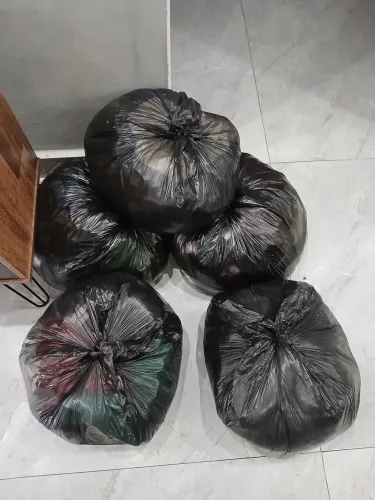 Roupas usadas idade entrei 8 anos a 14 anos PARA DOAÇÃO