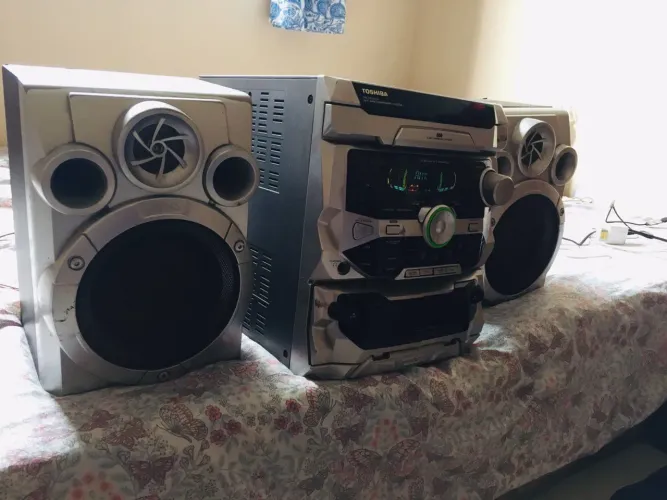 ? Som Toshiba Potente + AUX Funcionando | Ótimo Estado | Leia a Descrição