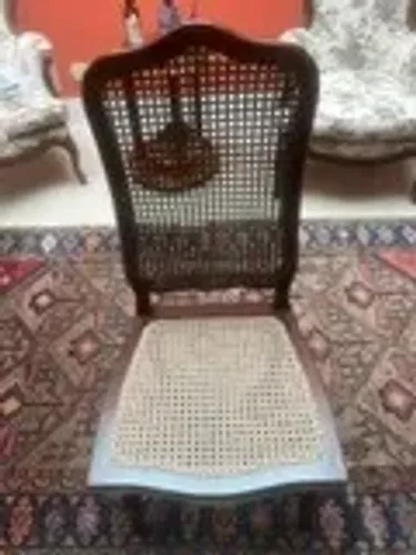 Lindas cadeiras de sala de jantar de madeira maçiça