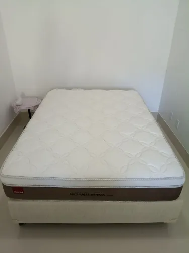 Cama box de casal Mannes com colchão