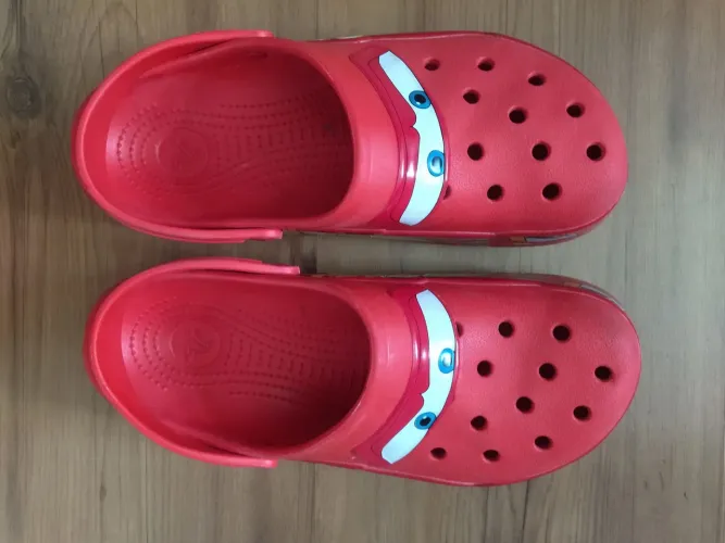 Crocs Original Cars Lightning McQueen. 