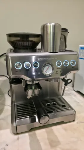 Cafeteira Breville Express Pro