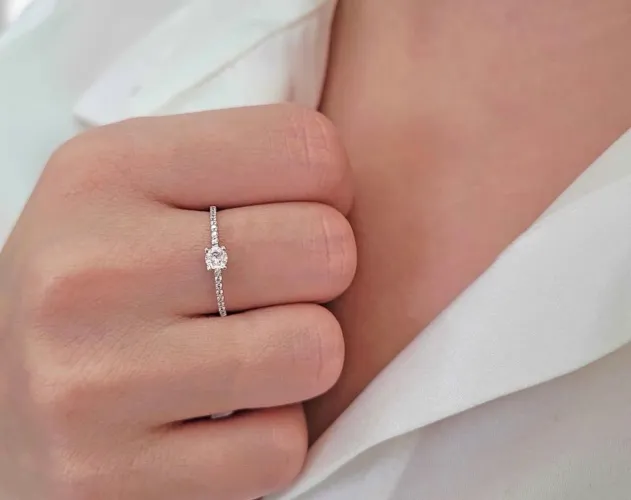 Anel solitário ouro branco 18k