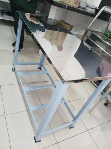 Vendo mesa bancada para manipulação de alimentos - Mesa epoxi e inox