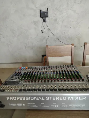 Vendo mesa de som profissional stereo mixer