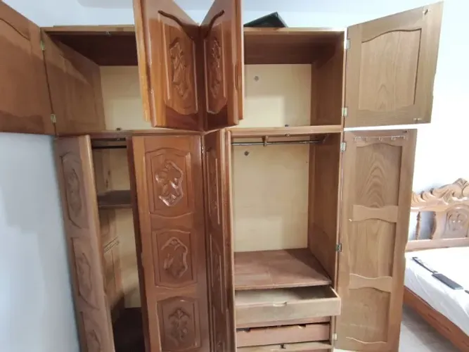 Guarda roupas e cama de madeira nobre de cerejeira