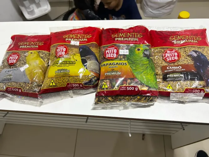 Vendo rações de pássaros